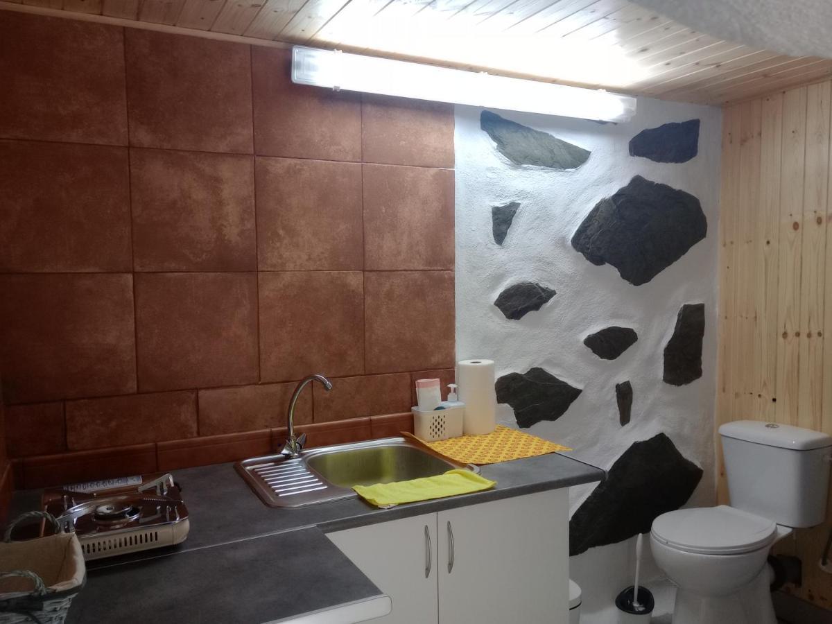 Loft Estudio Habitacion Independiente Hostel อิคอดเดลอสวินอส ภายนอก รูปภาพ