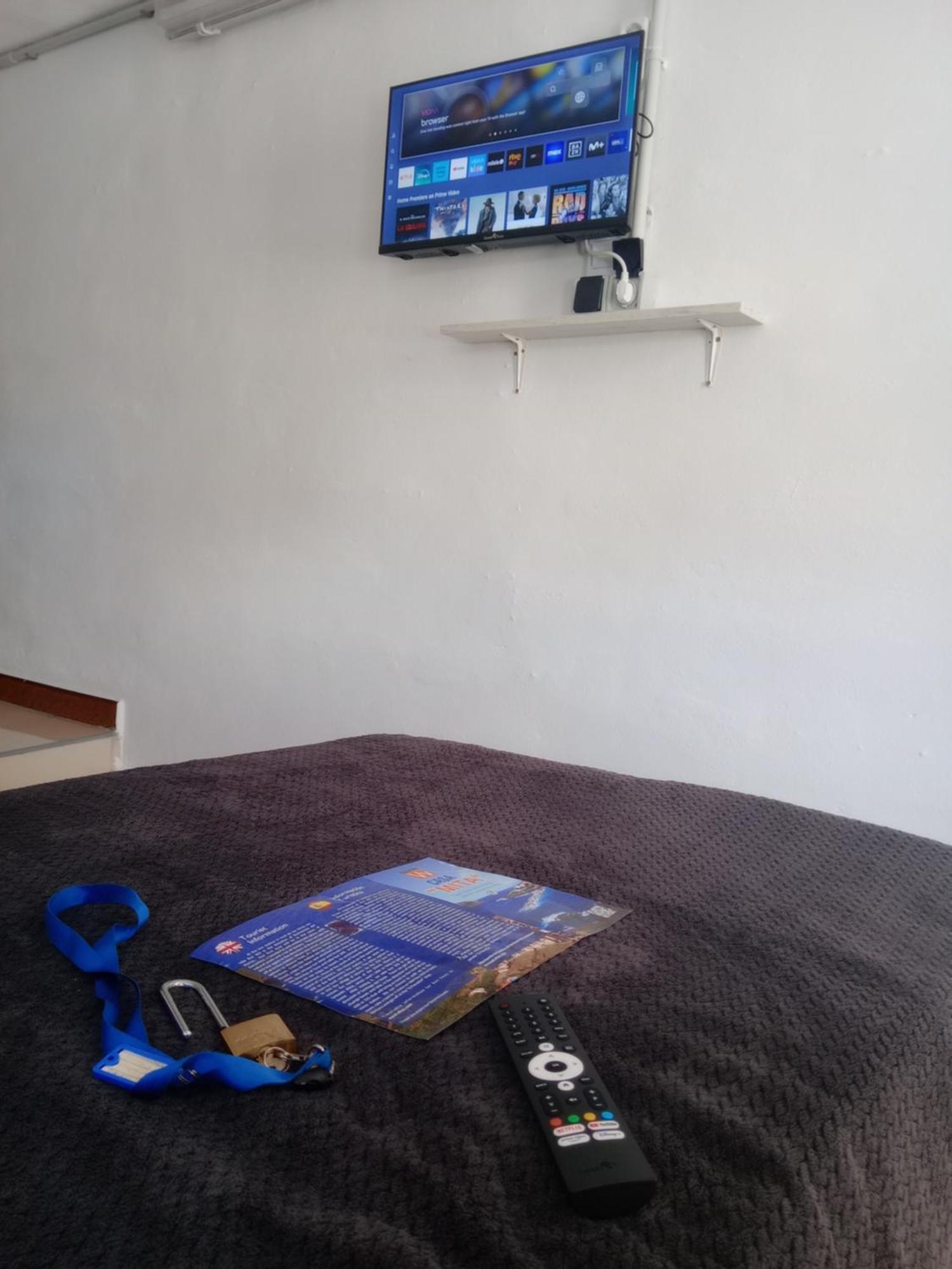 Loft Estudio Habitacion Independiente Hostel อิคอดเดลอสวินอส ภายนอก รูปภาพ